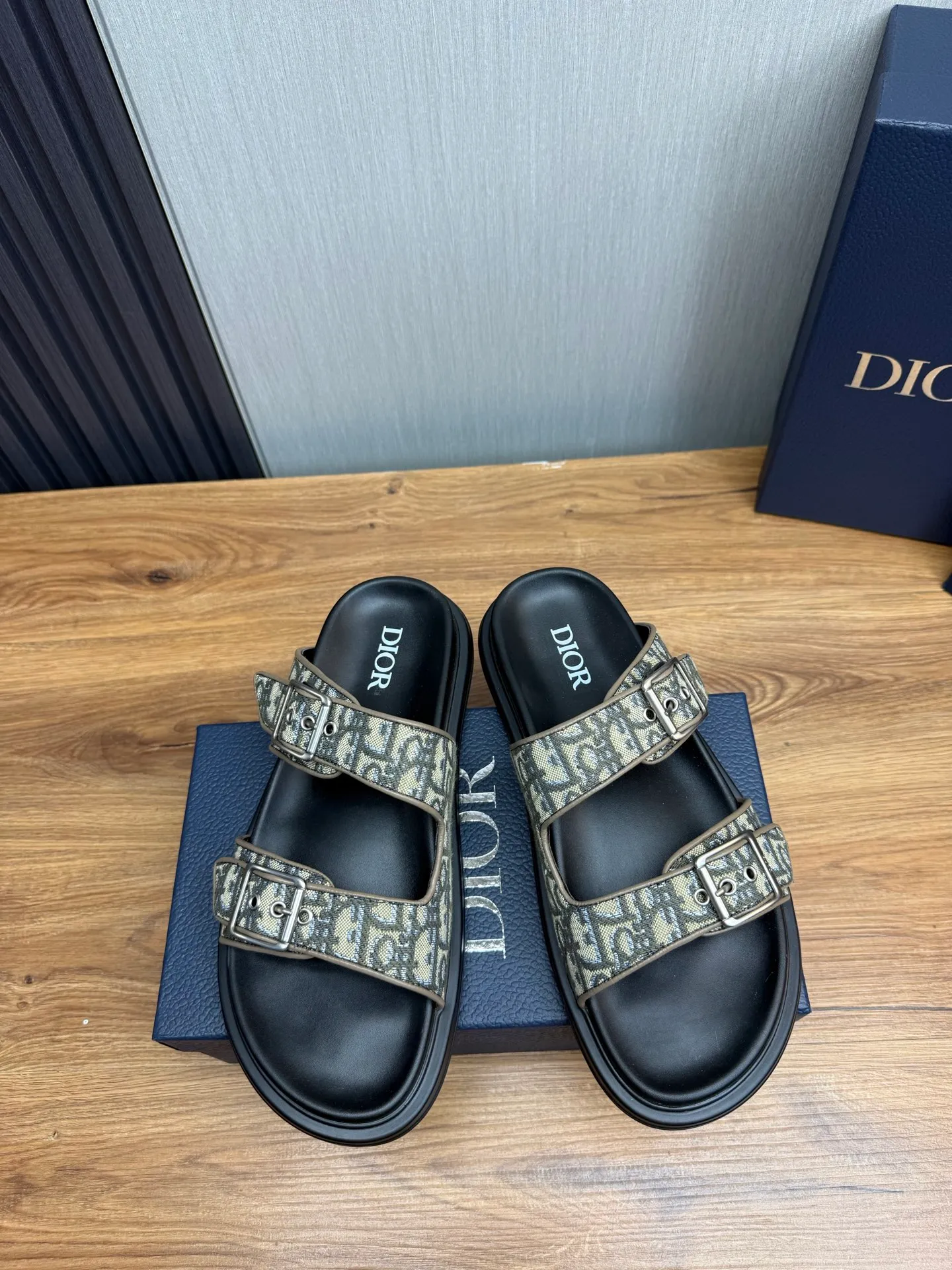 Men's shoes 💰300💰 Dior. Men's slippers 🩴Official website 1:1 production 38-45 yards 45 46 🉑️Customized original material shipped✅